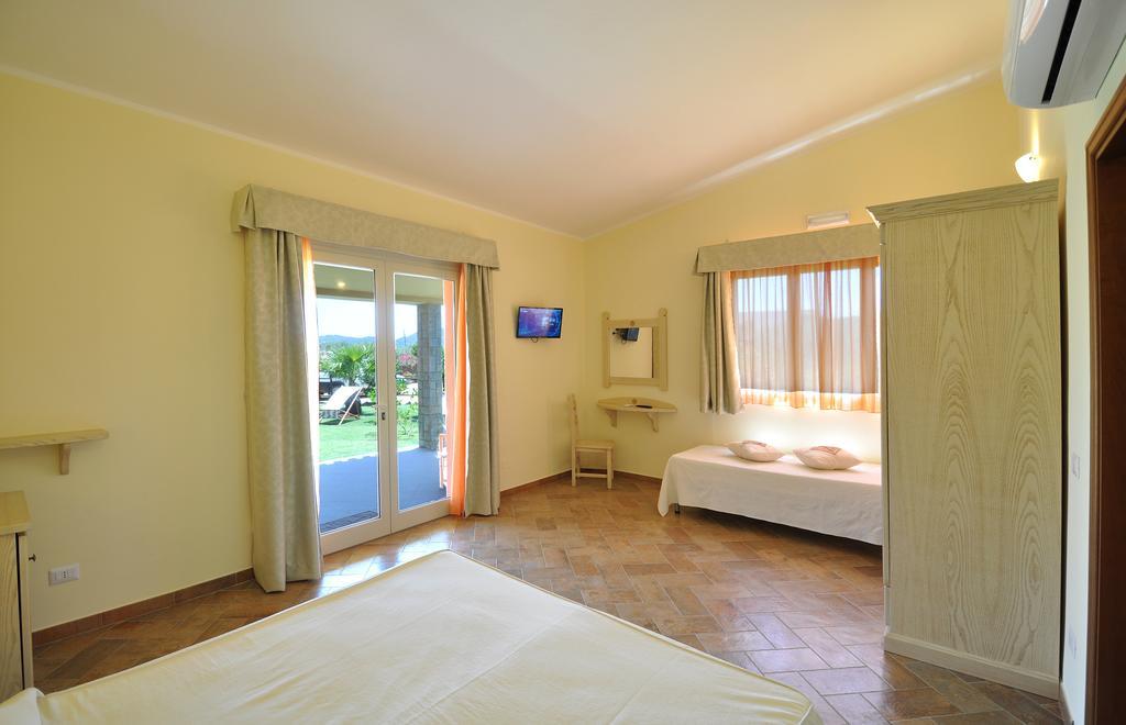 Affittacamere B&B La Villa Dei Graniti Villasimius Kültér fotó